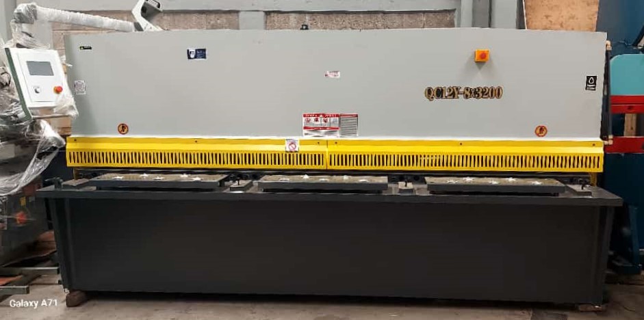 Cizalla Hidráulica MAQUINT QC12Y-8X3200